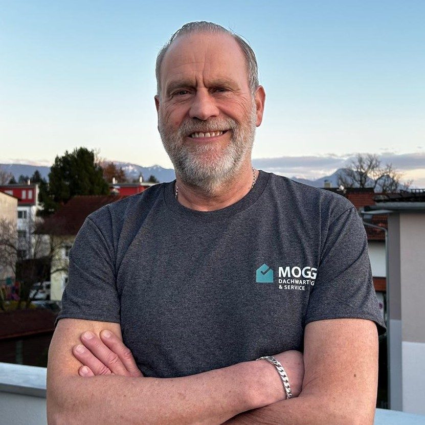 Flemming Mogg Dachwartung& Service Rosenheim Flemming Mogg, Dachdeckermeister seit 1993 und Inhaber von Mogg Dachwartung & Service